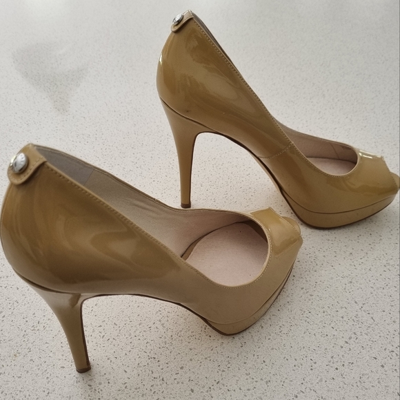 MICHAEL KORS Nude Patent Platform Heels, Size 7.5 IN BOX - Picture 9 of 15